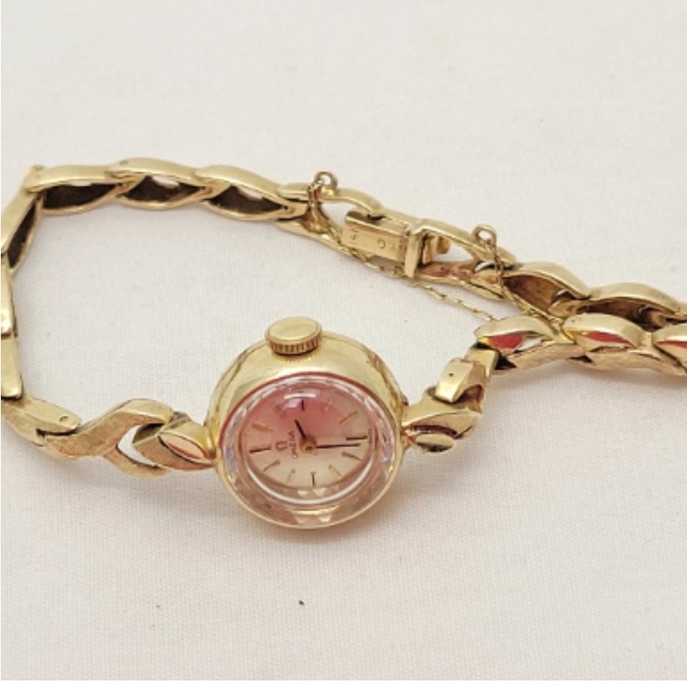 SOLD SOLD SOLD 14K OMEGA 
#Ladies watch
#60s model origcase
#solid 14k #Omega